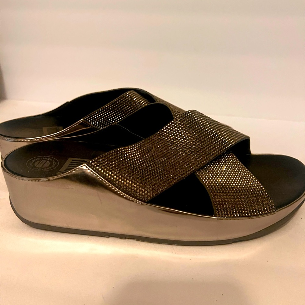Metallic Fit Flop Cross Slides